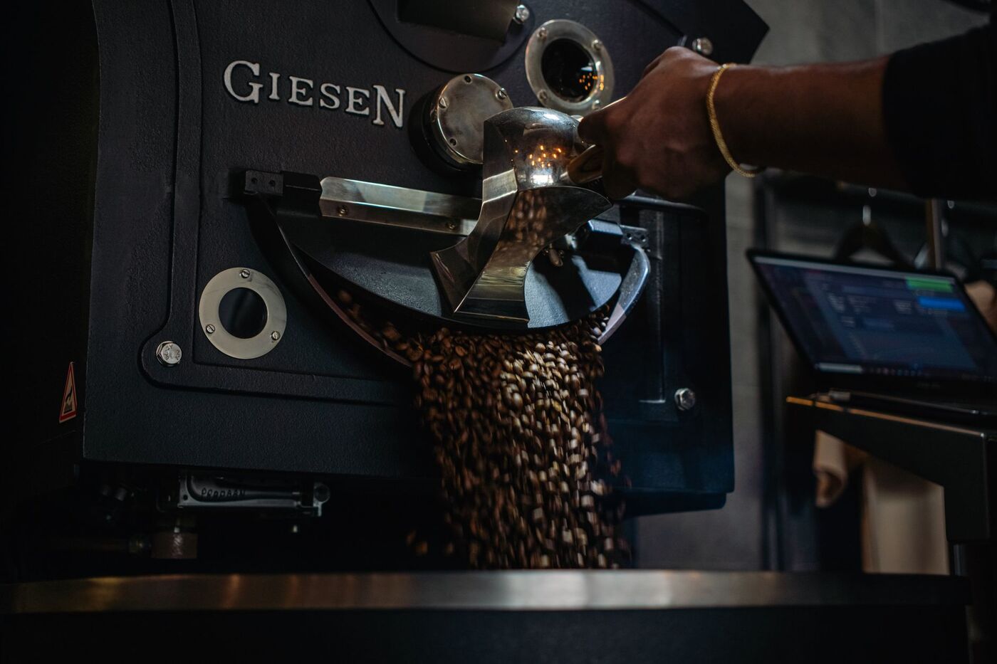 Kaffebar i København med friskbrygget kaffe klar til servering