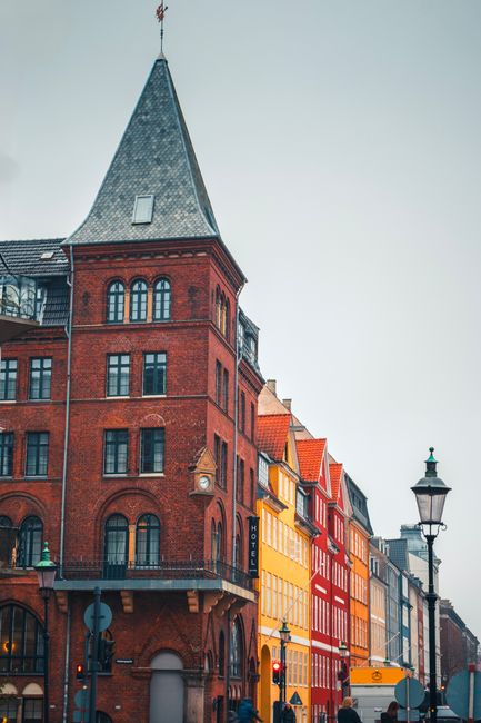 Café og forretninger langs en gade i Nørrebro, København