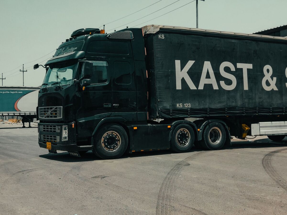 Vognpark klar til distribution hos logistikvirksomhed i København